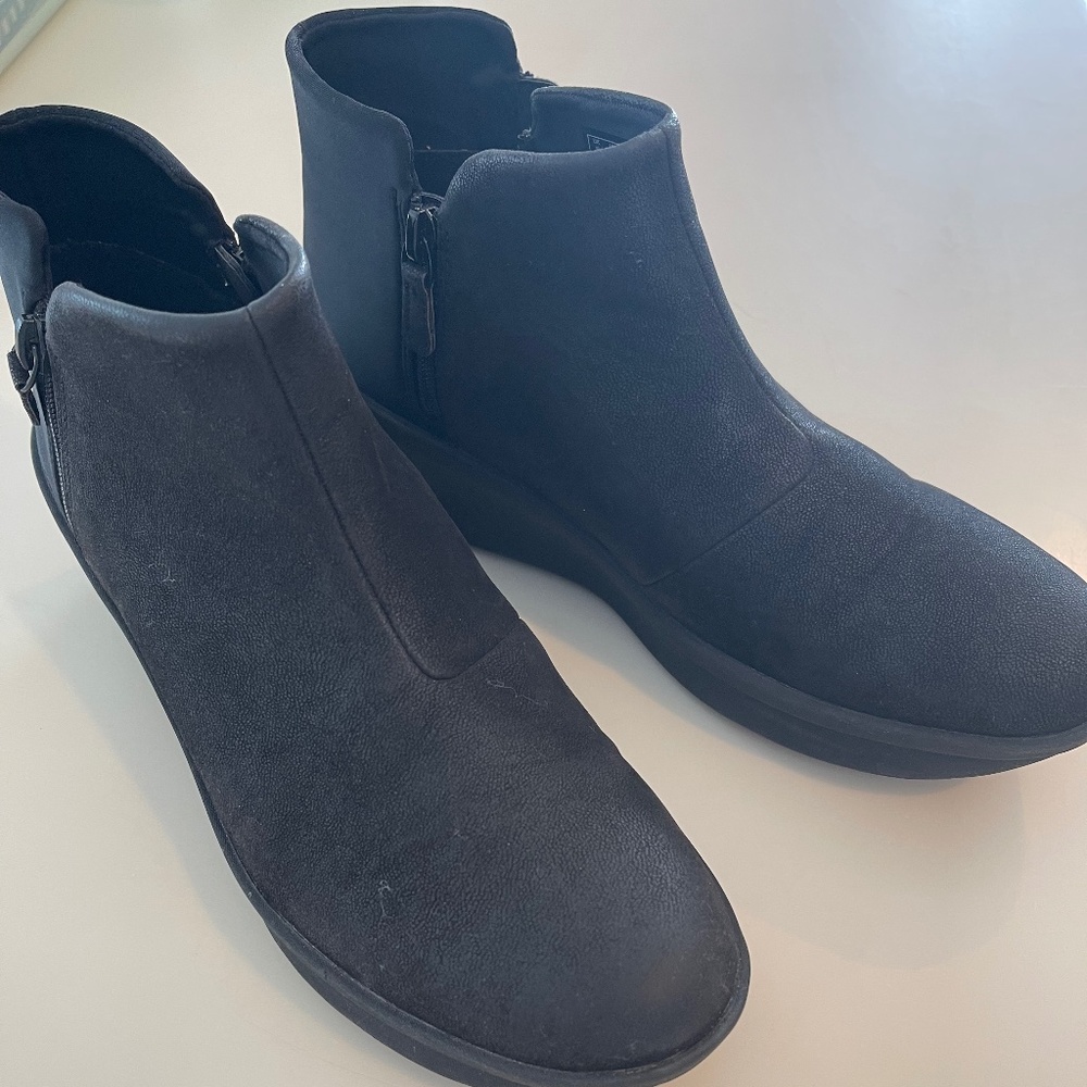 Clark’s Cloudstepper Black Boots size 8.5